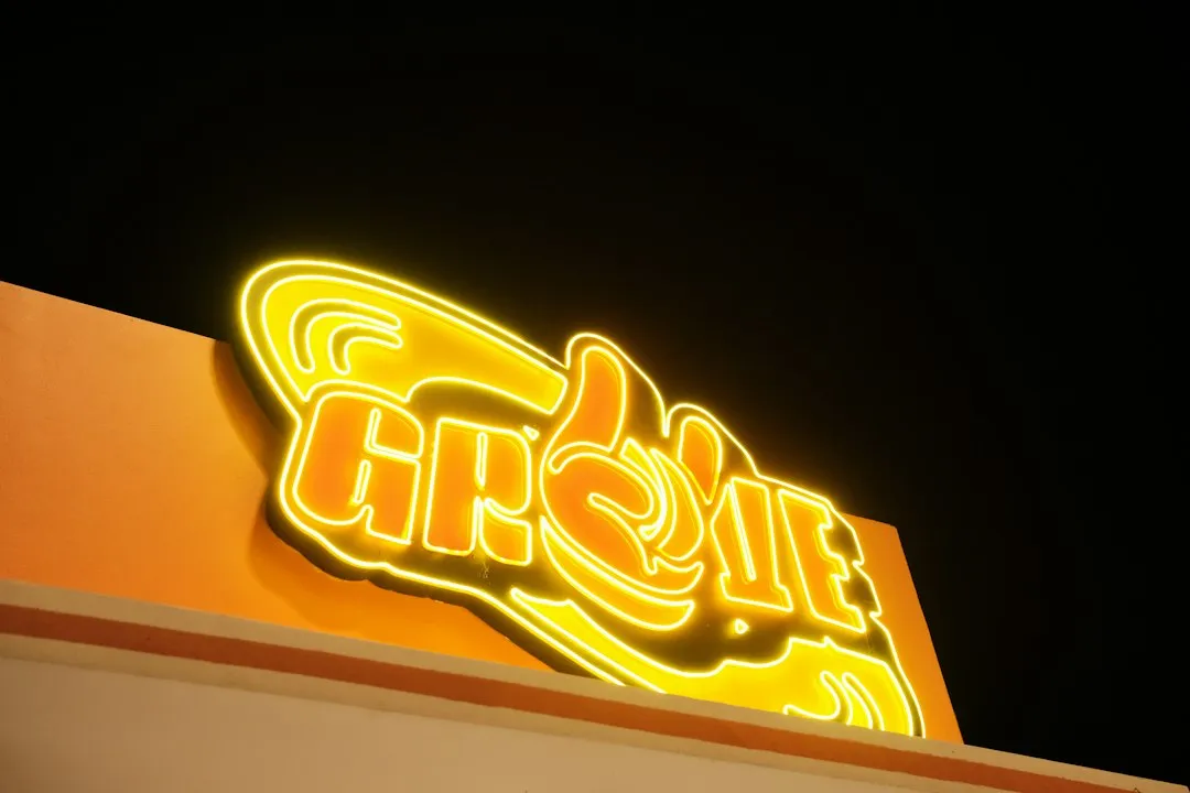 上海实体店品牌视觉升级方案：LOGO、画册、门头招牌一体化设计思路正文配图 2