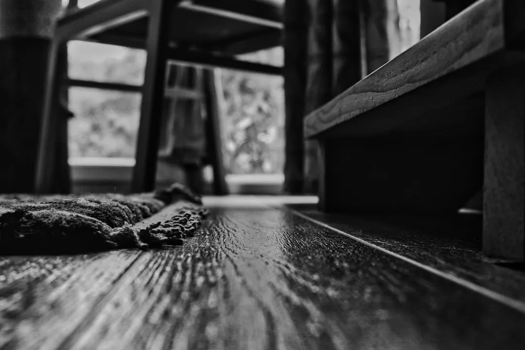 宣传画册与海报制作指南：中小企业如何选择适合的线下物料设计服务