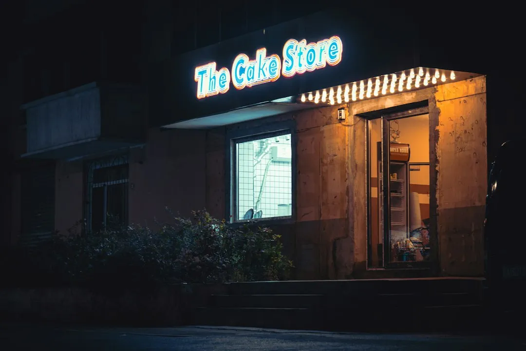门店门头招牌与亚克力发光字安装：上海广告设计中的常见技术问题解析正文配图 2
